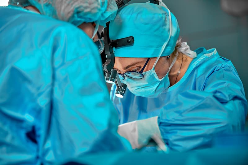 Surgeons working on prenant woman birth injury 